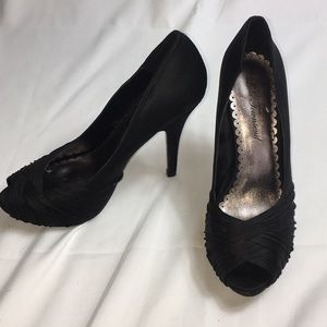 Black heel with small platform
